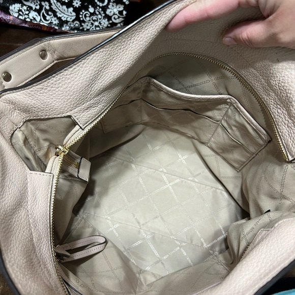 Michael Kors Hobo purse - Picture 8 of 15